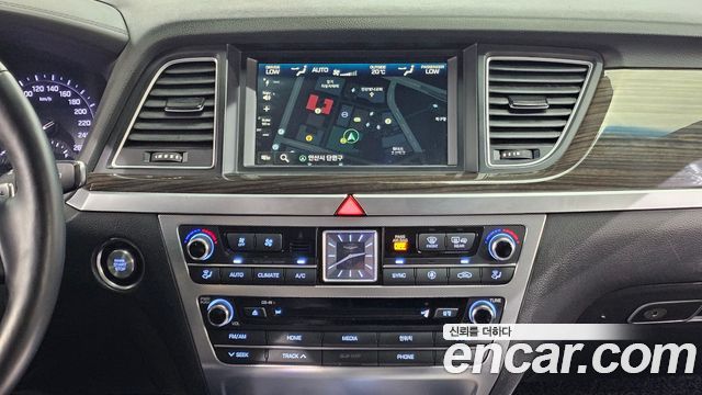 Genesis G80 2.2D AWD — photo 1 of 20