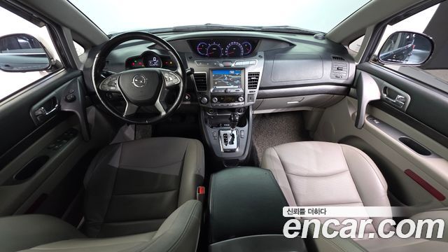 KG_Mobility_Ssangyong KORANDO 4WD Chateau 9-seater — photo 1 of 34