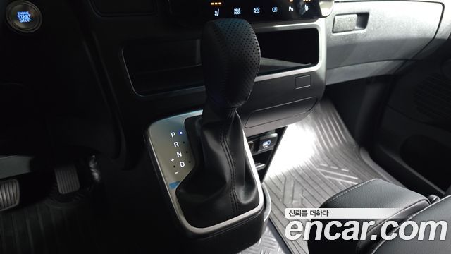 Hyundai Staria Cargo 3-Seater — photo 1 of 20