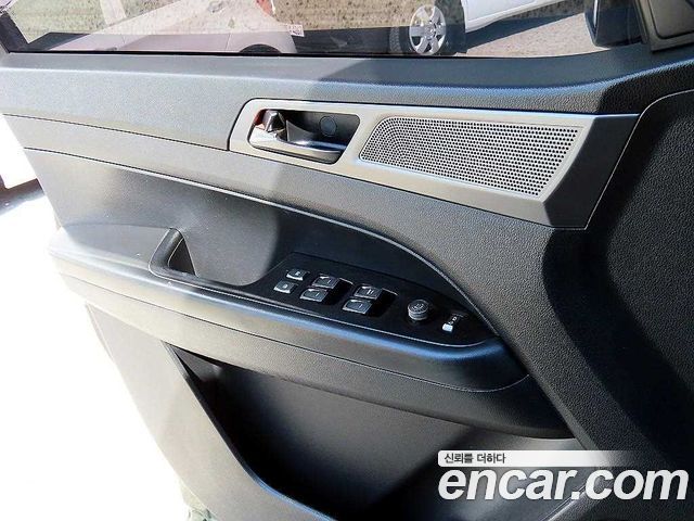 KG_Mobility_Ssangyong Rexton Diesel 2.2 4WD — photo 1 of 20