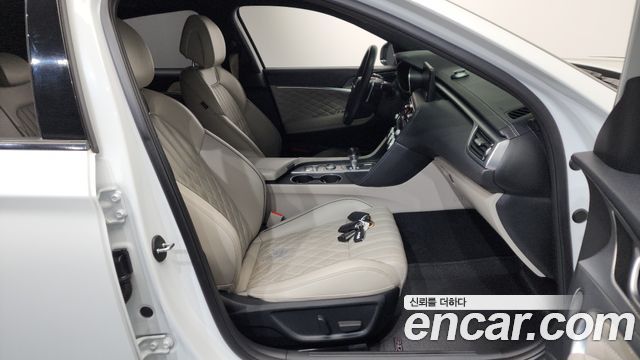 Genesis G70 Gasoline 2.0T 4WD — photo 1 of 40