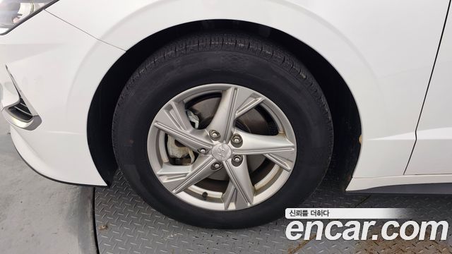 Hyundai Sonata 2.0 — photo 1 of 31
