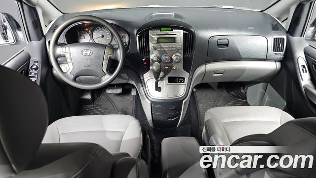 Hyundai Starex 5-Seater VAN — photo 1 of 20