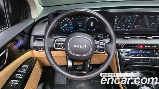 Kia Canival Diesel 11-Seater Signature — photo 1 of 20
