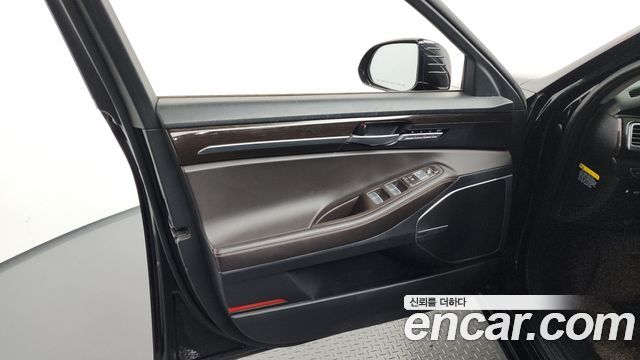Genesis EQ900 3.8 GDI — photo 1 of 32