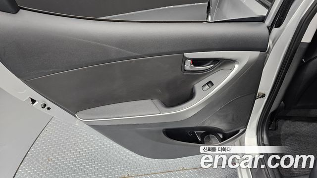 Hyundai AVANTE 1.6 GDi Smart — photo 1 of 30