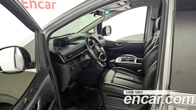 Hyundai Staria Cargo 3-Seater — photo 1 of 31