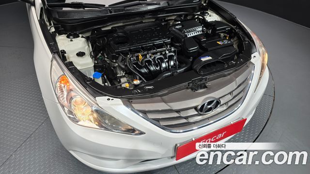 Hyundai Sonata Premier — photo 1 of 32