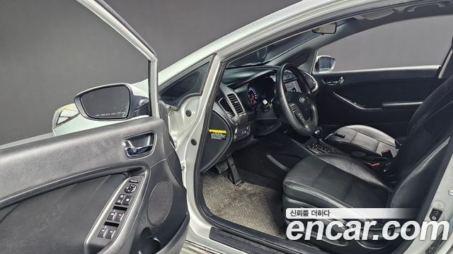 Kia K3 Prestige — photo 1 of 32