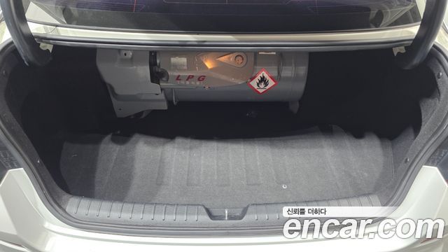 Kia K5 2.0 LPI Rental Car — photo 1 of 20