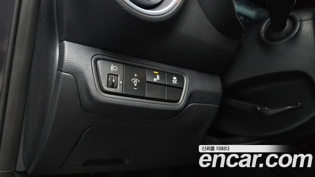Kia K3 1.6 — photo 1 of 32