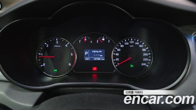 Kia Carens 1.7 VGT Luxury — photo 1 of 31