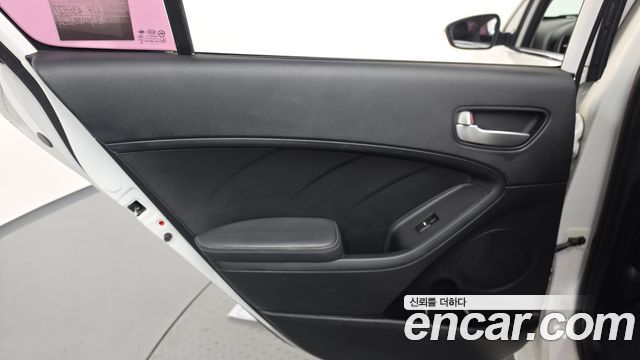 Kia K3 Diesel Luxury — photo 1 of 33