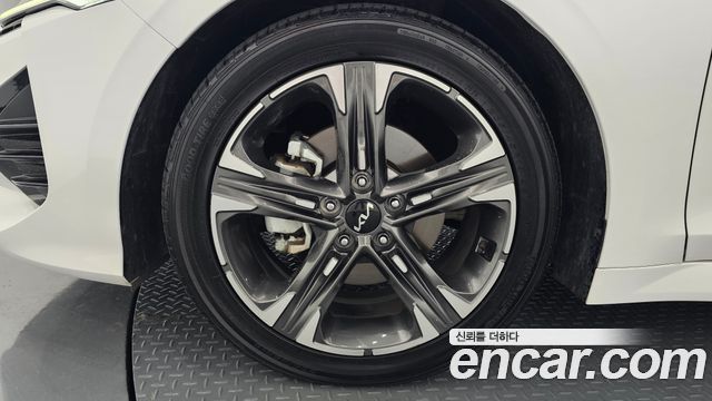 Kia K5 2.0 — photo 1 of 34