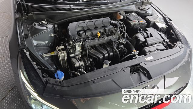 Hyundai AVANTE 1.6 — photo 1 of 36