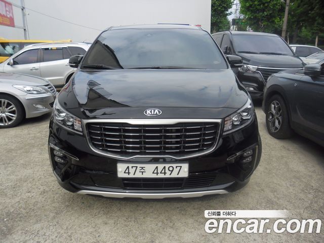 Kia Canival 9-Seater Noblesse — photo 1 of 12