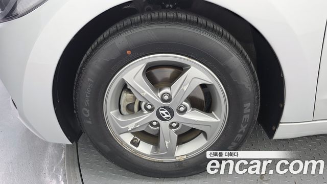 Hyundai AVANTE 1.6 GDI Smart — photo 1 of 20