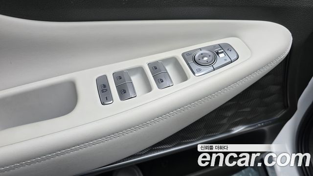 Hyundai Santafe HEV 1.6 2WD — photo 1 of 36