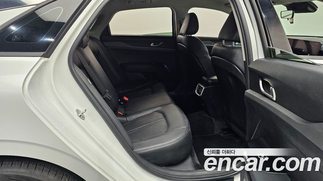 Kia K5 2.0 LPi(Rent) — photo 1 of 32
