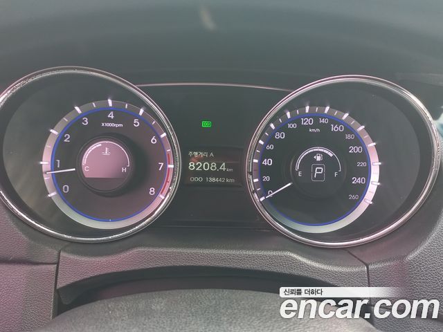 Hyundai Sonata LPi Luxury — photo 1 of 18