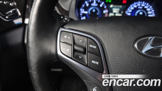 Hyundai Grandeur HG220 Diesel Premium — photo 1 of 31