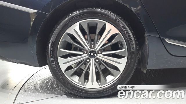 Kia K8 Signature — photo 1 of 33
