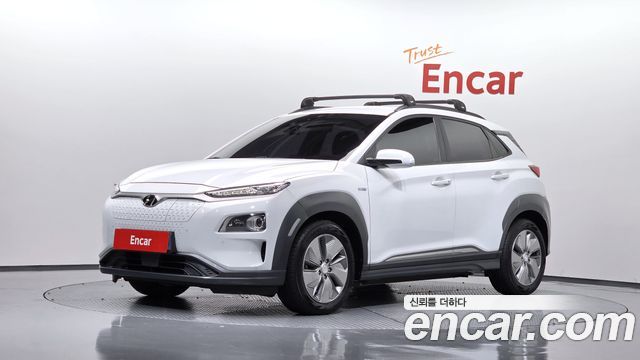 Hyundai Kona Premium — photo 1 of 32