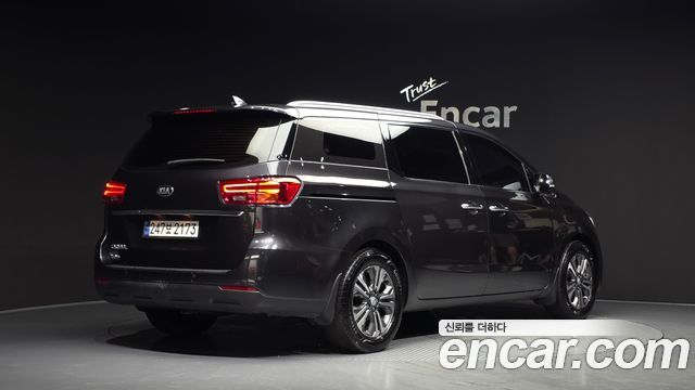 2018 Kia Canival 11-Seater Prestige, photograph 1