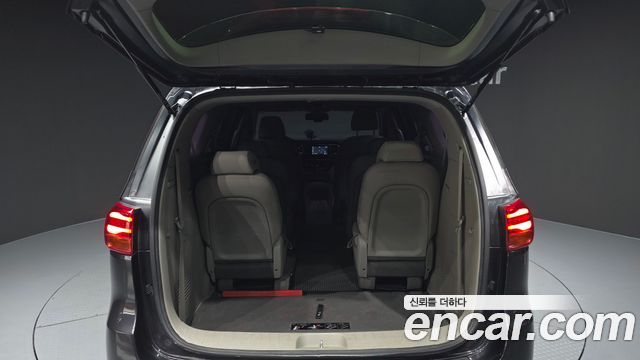 2018 Kia Canival 11-Seater Prestige, photograph 4