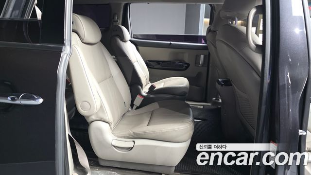 2018 Kia Canival 11-Seater Prestige, photograph 12