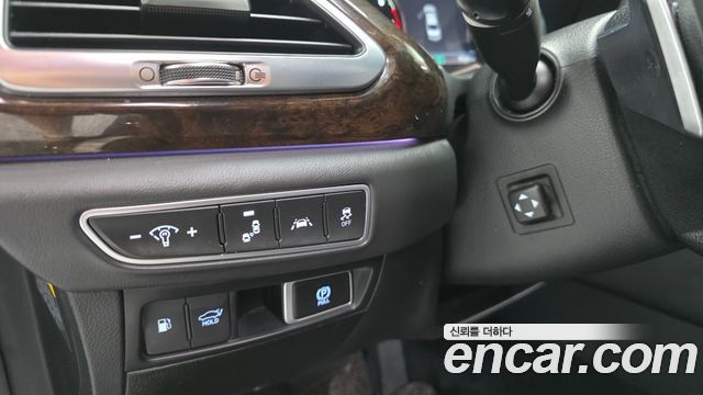 Genesis G90 3.8 AWD — photo 1 of 20