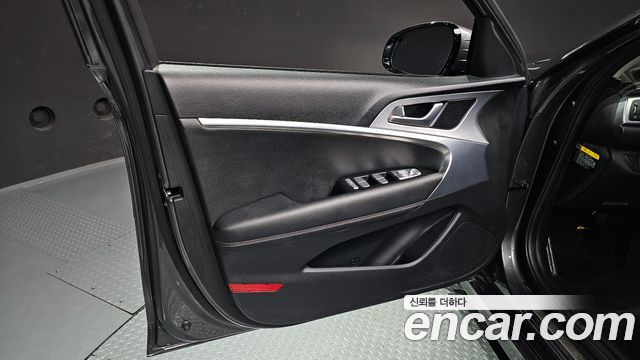 2019 Genesis G70 2.0T AWD, photograph 4