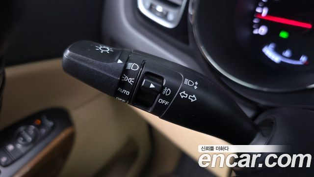 Kia Canival Gasoline 7-seater Hi-Limousine — photo 1 of 31