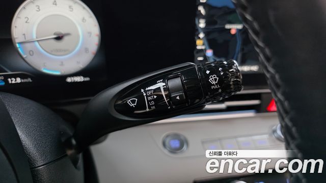 Hyundai AVANTE 1.6 — photo 1 of 32