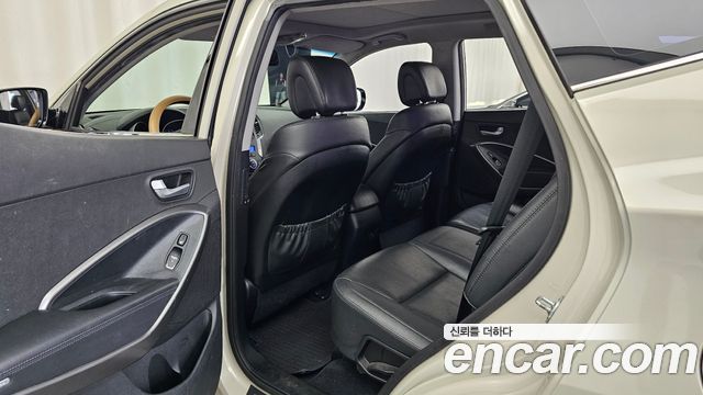 Hyundai Santafe Diesel(e-VGT) 2.0 2WD Premium — photo 1 of 29