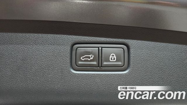 Genesis GV70 2.5T Gasoline AWD — photo 1 of 32