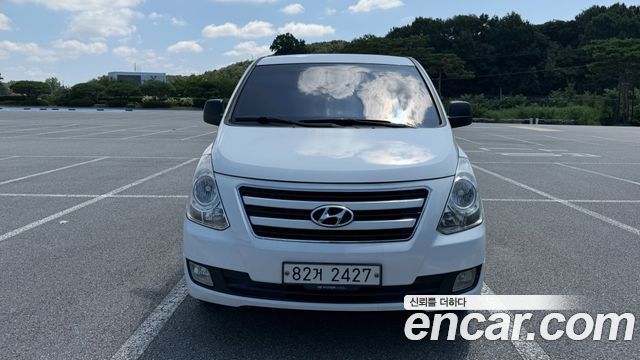 Hyundai Starex 3-Seater VAN — photo 1 of 16