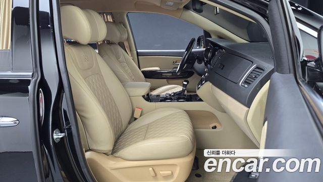Kia Canival Gasoline 9-seater Limousine(Special vehicle) — photo 1 of 31