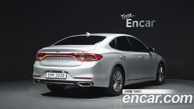 Hyundai Grandeur 3.0 LPI Taxi — photo 1 of 31