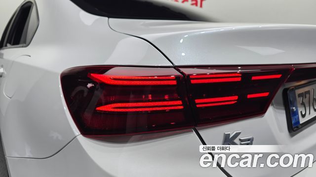 Kia K3 1.6 — photo 1 of 30