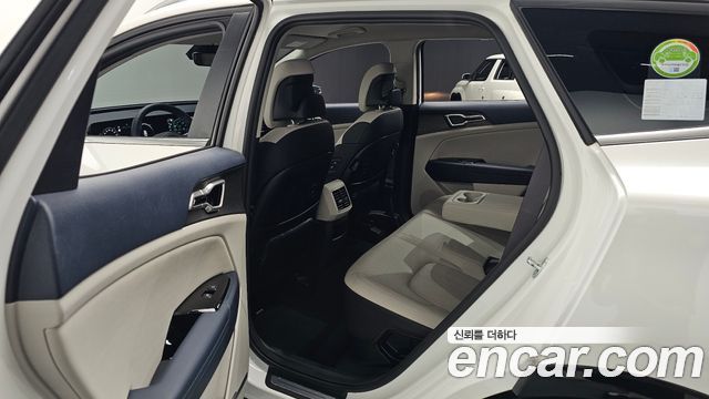 Kia Sportage Signature 2WD — photo 1 of 34