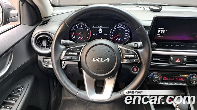 Kia K3 1.6 — photo 1 of 31