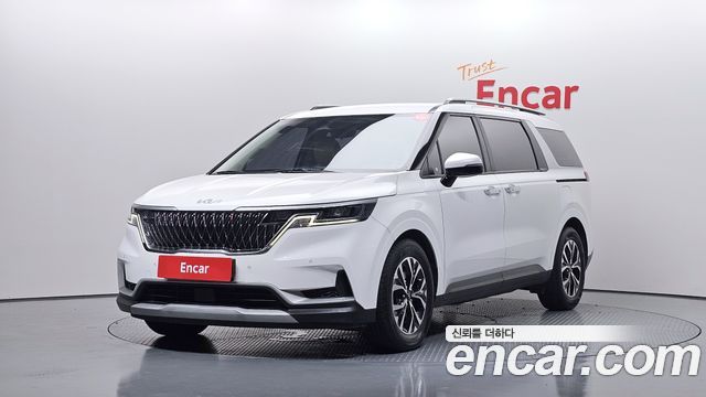 Kia Canival Gasoline 9-Seater Prestige — photo 1 of 32