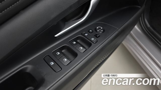 Hyundai AVANTE 1.6 — photo 1 of 20