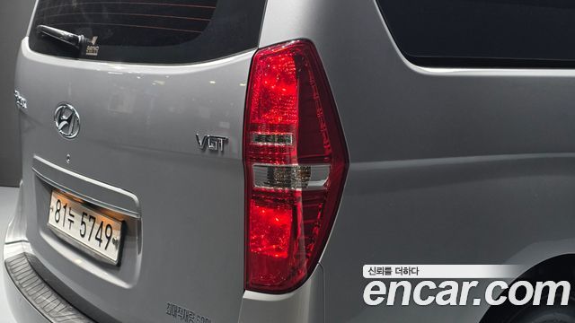Hyundai Starex Van 5-Seater — photo 1 of 32