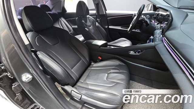 Hyundai AVANTE 1.6 LPi — photo 1 of 20