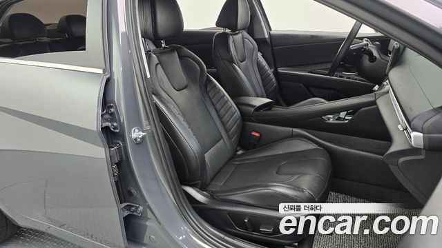 Hyundai AVANTE 1.6 — photo 1 of 34