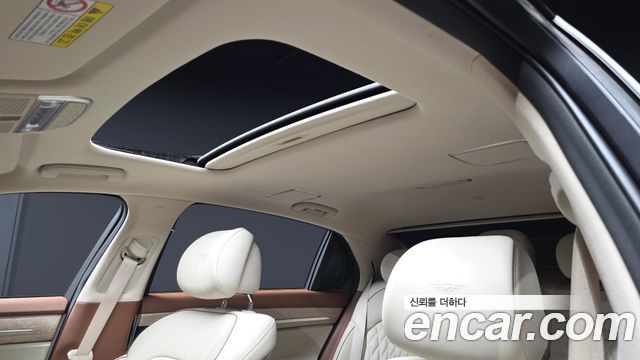 Genesis G90 3.3 T AWD — photo 1 of 37