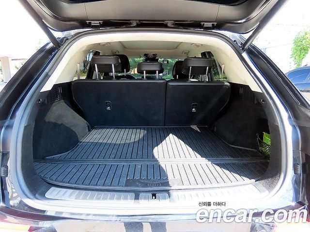 Genesis GV70 e-AWD — photo 1 of 20