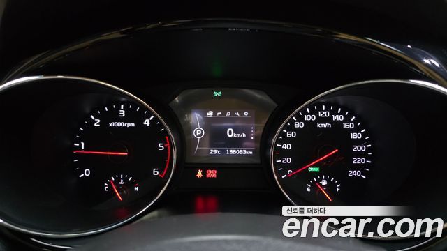 Kia Canival 9-seater Prestige — photo 1 of 31